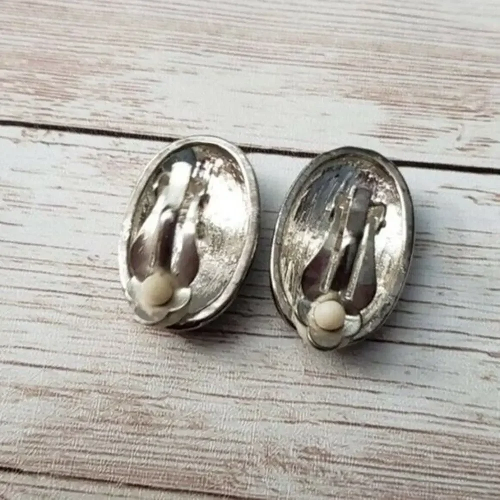 Vintage Clip On Earrings Black & Silver Tone Rectangle in Oval